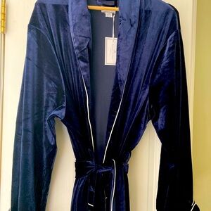 Petite Plume Men’s bathrobe NWT navy blue with white piping brand new size L/XL